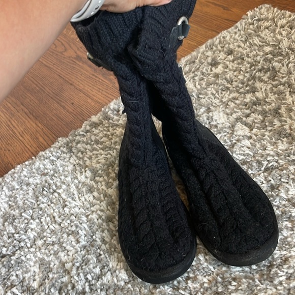 UGG Australia Women’s Tularosa Black Cable Knit Boot Size 7 - Picture 3 of 11